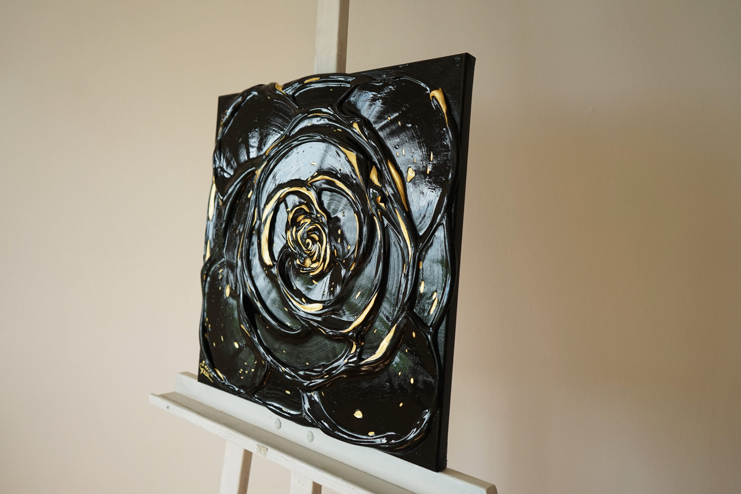 Little Black Rose with a Touch of Gold I. (1l25), in the studio 2